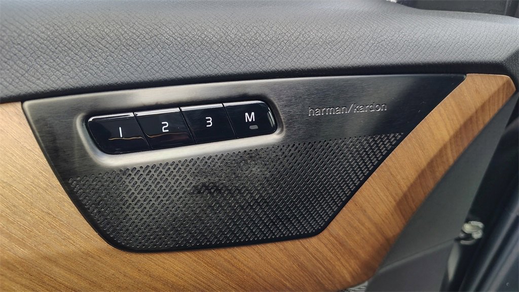 Certified 2024 Volvo XC90 B6 Plus w/ Protection Package Premier image 9