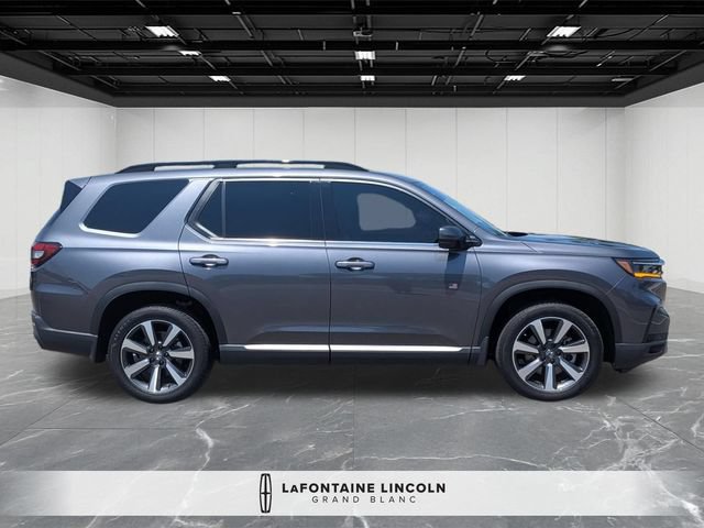 Used 2025 Honda Pilot Touring image 6
