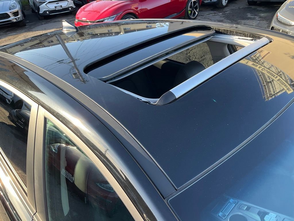 Used 2022 Hyundai Kona Limited w/ Cargo Package image 74