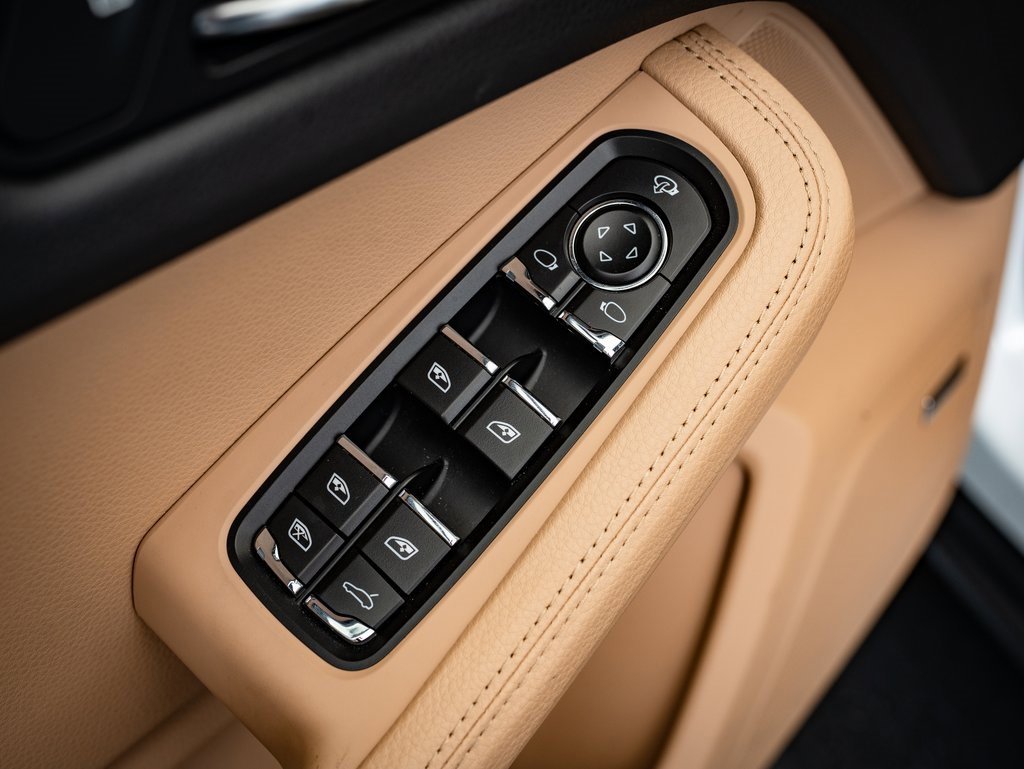 Certified 2024 Porsche Macan image 21