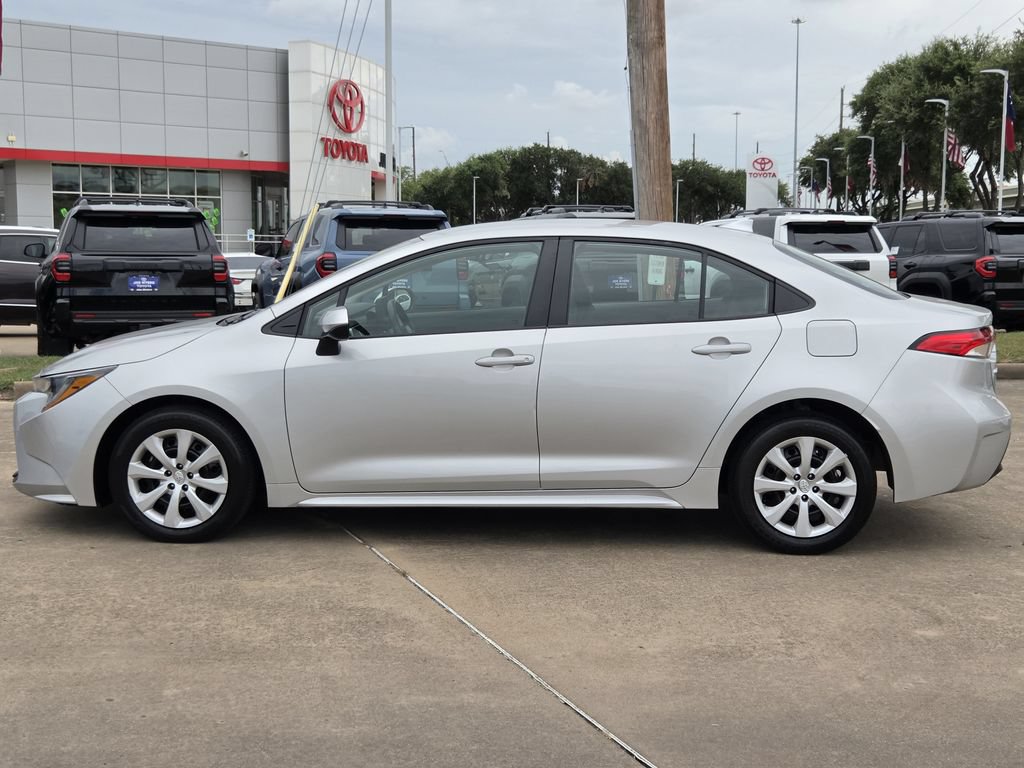 Used 2025 Toyota Corolla LE FWD image 6