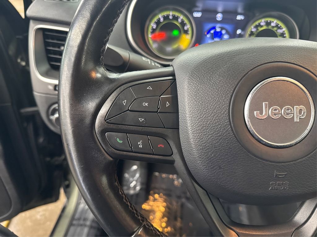 Used 2020 Jeep Cherokee Trailhawk image 26