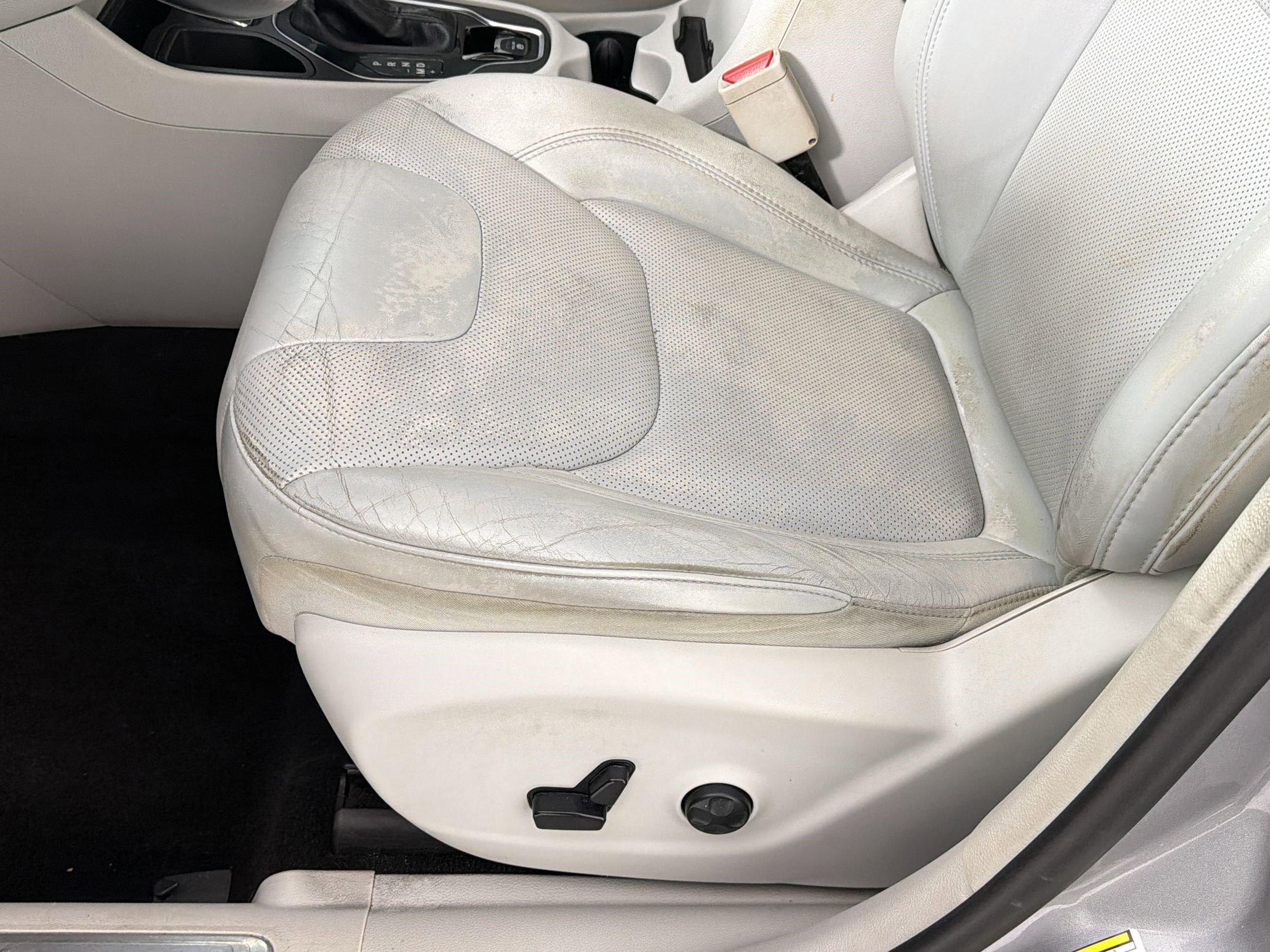 Used 2019 Jeep Cherokee Limited FWD image 14