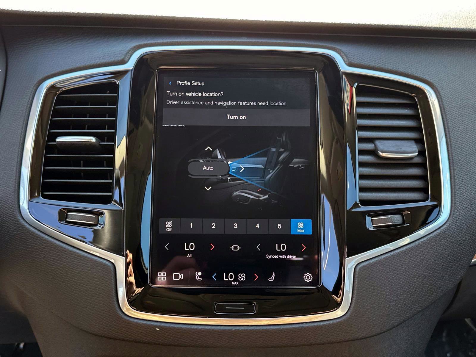 Certified 2024 Volvo XC90 T8 Plus w/ Protection Package Premier image 19