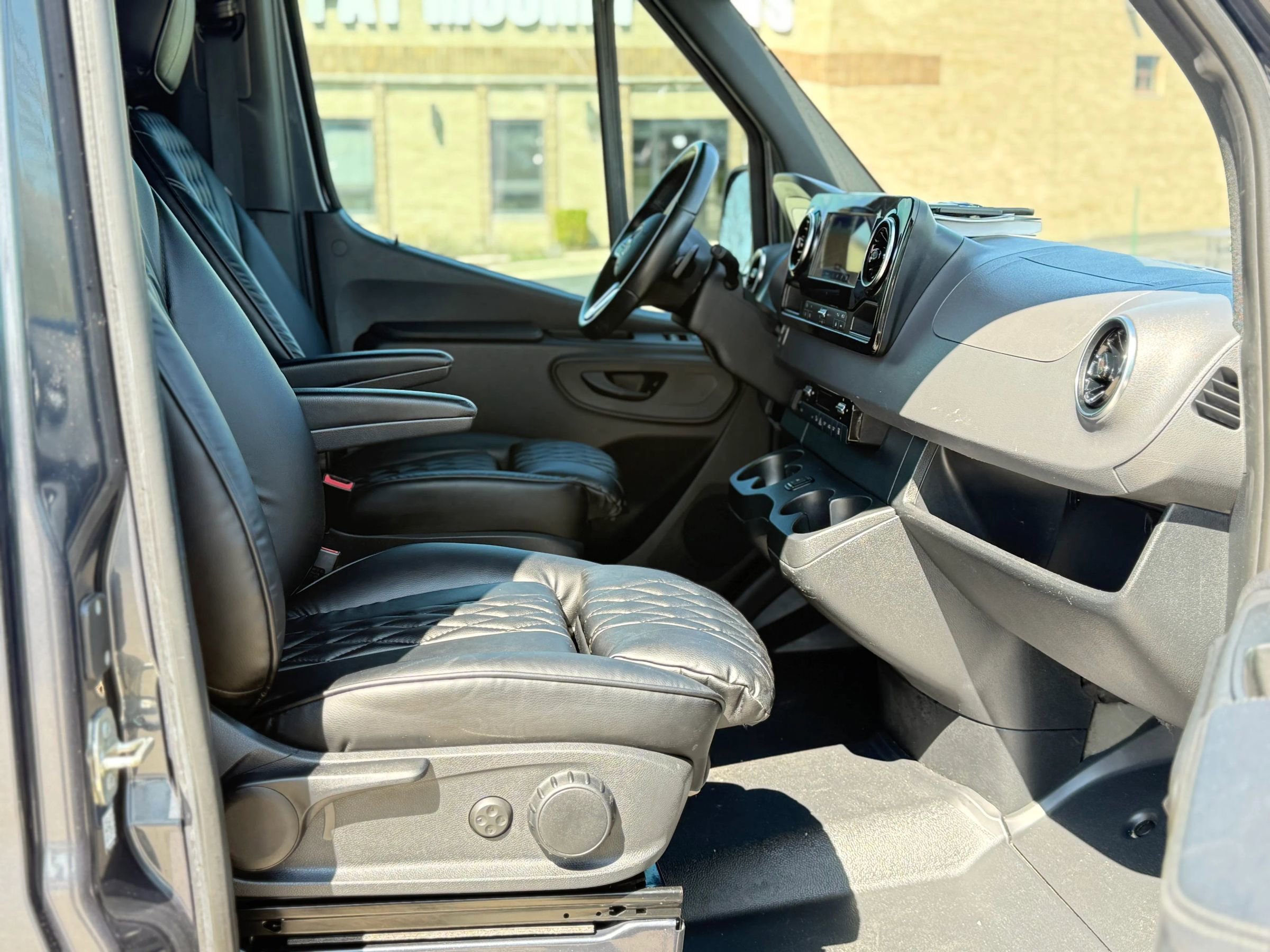 Used 2022 Mercedes-Benz Sprinter 2500 image 38