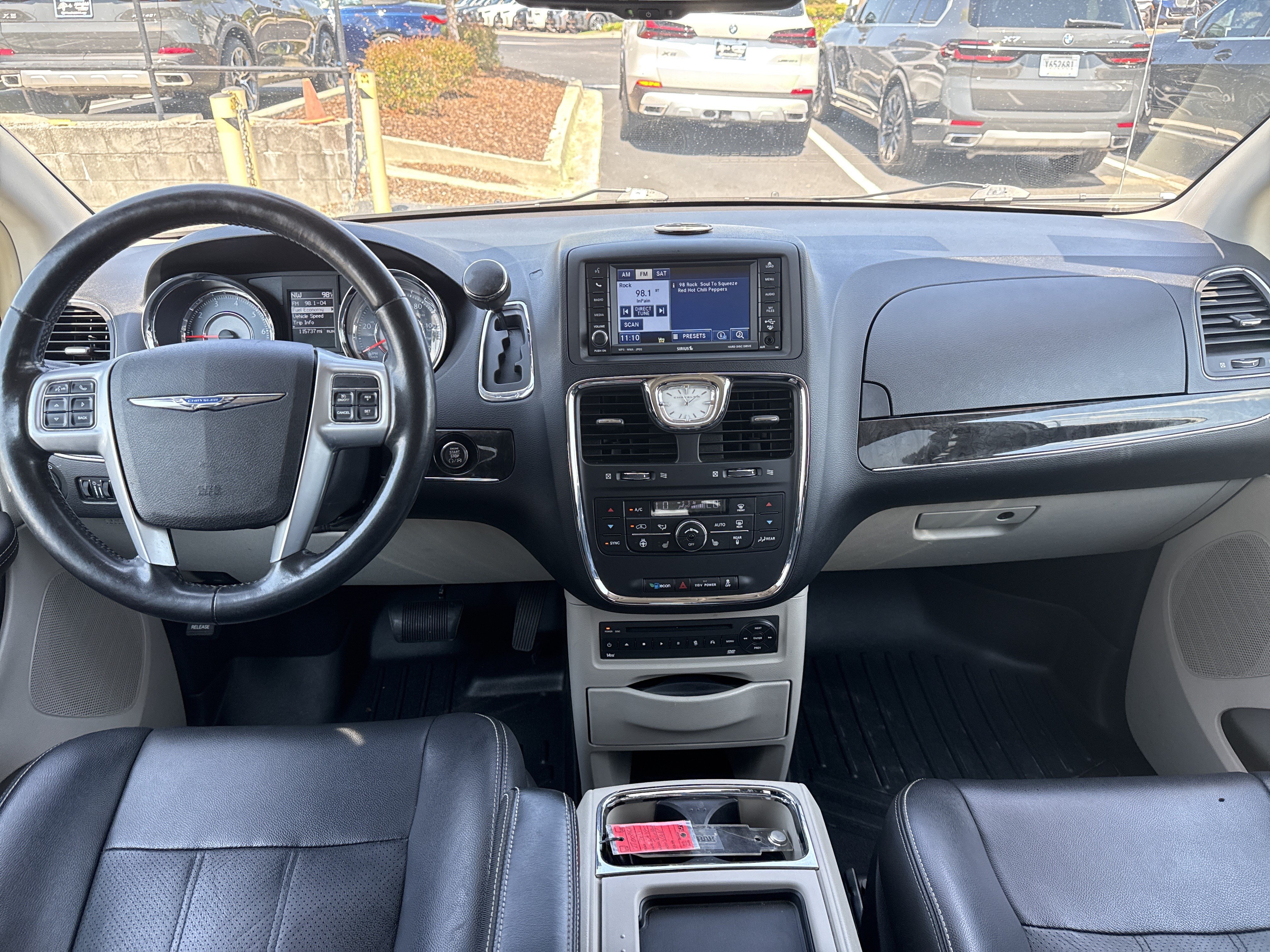Used 2011 Chrysler Town & Country Touring-L w/ Entertainment Group #2 FWD image 27