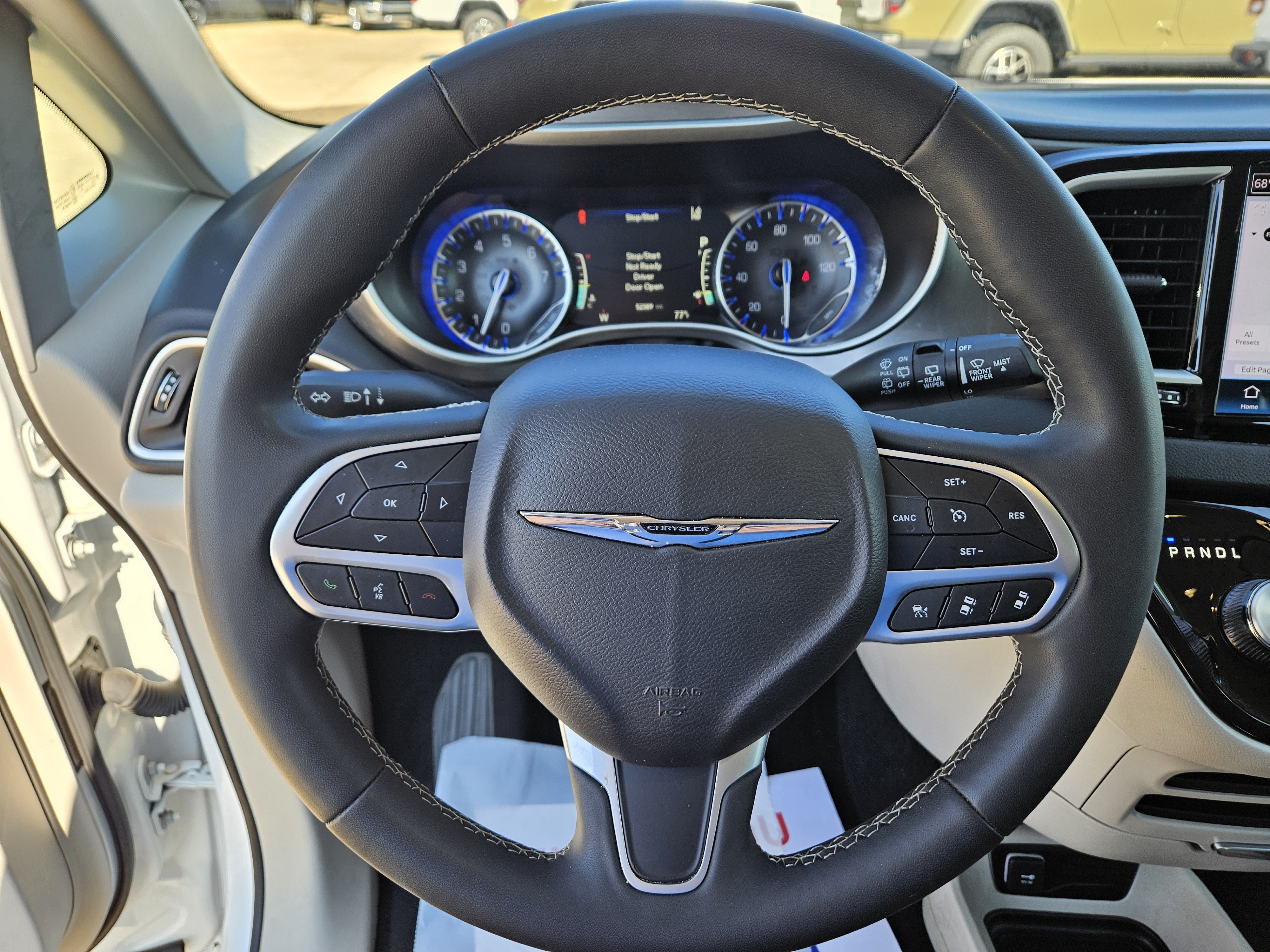 Used 2024 Chrysler Pacifica Touring-L FWD image 25