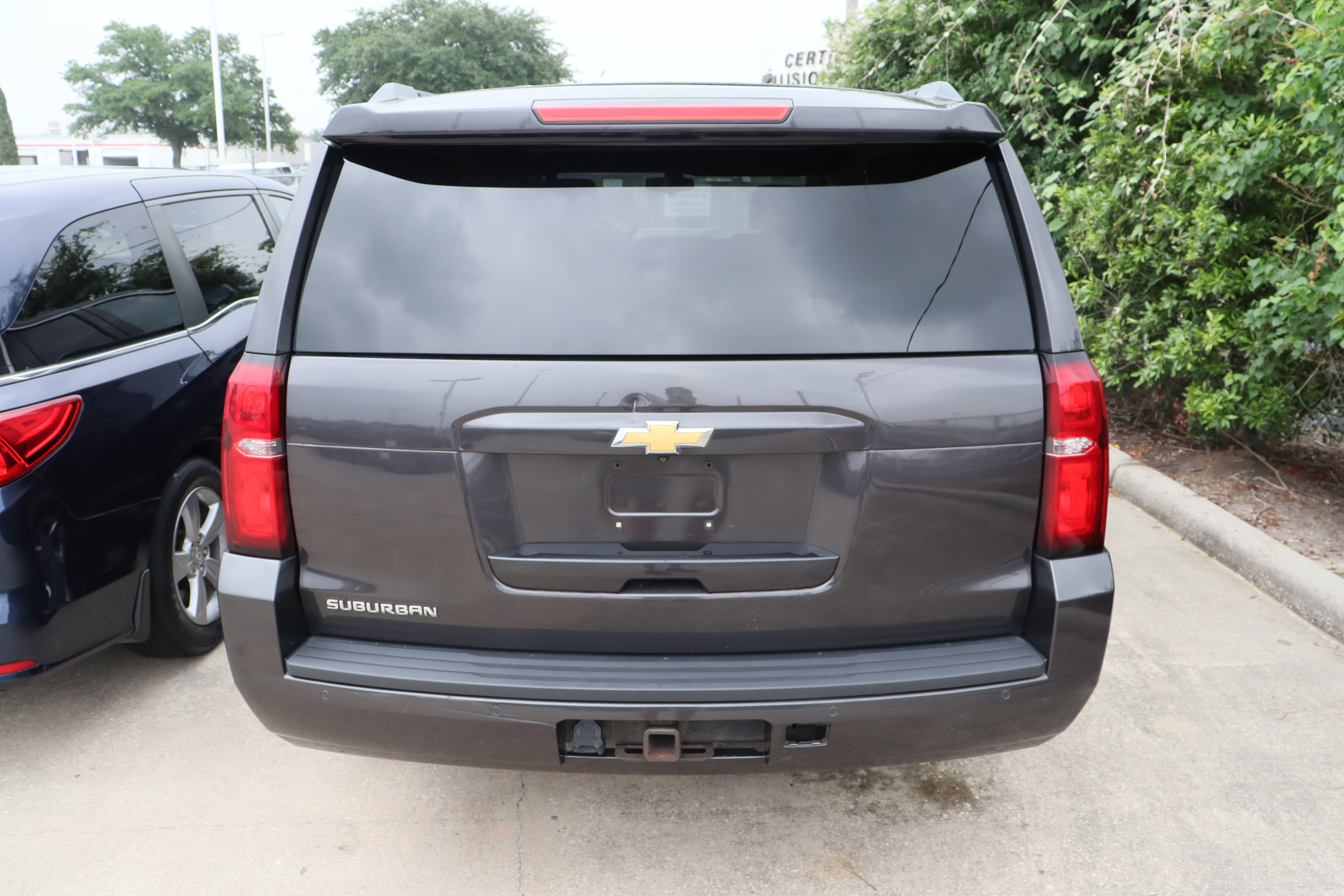 Used 2017 Chevrolet Suburban LS RWD image 10