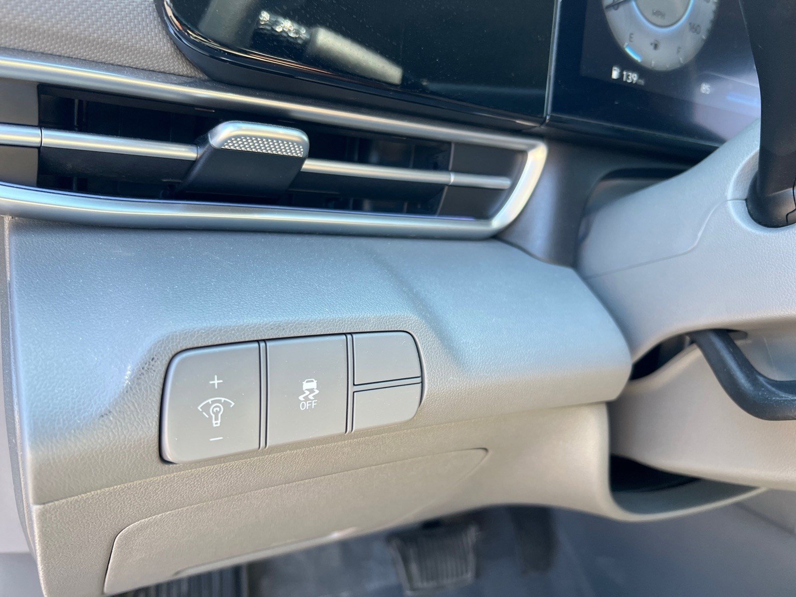 Used 2024 Hyundai Elantra SEL FWD image 33