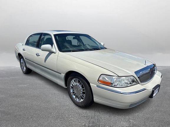 Used 2006 Lincoln Town Car Signature Limited RWD image 5