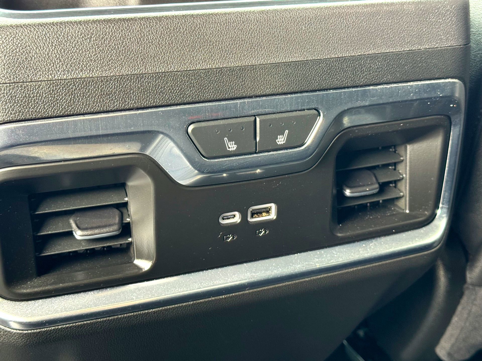 Used 2025 Chevrolet Silverado 2500 LTZ w/ LTZ Convenience Package image 22