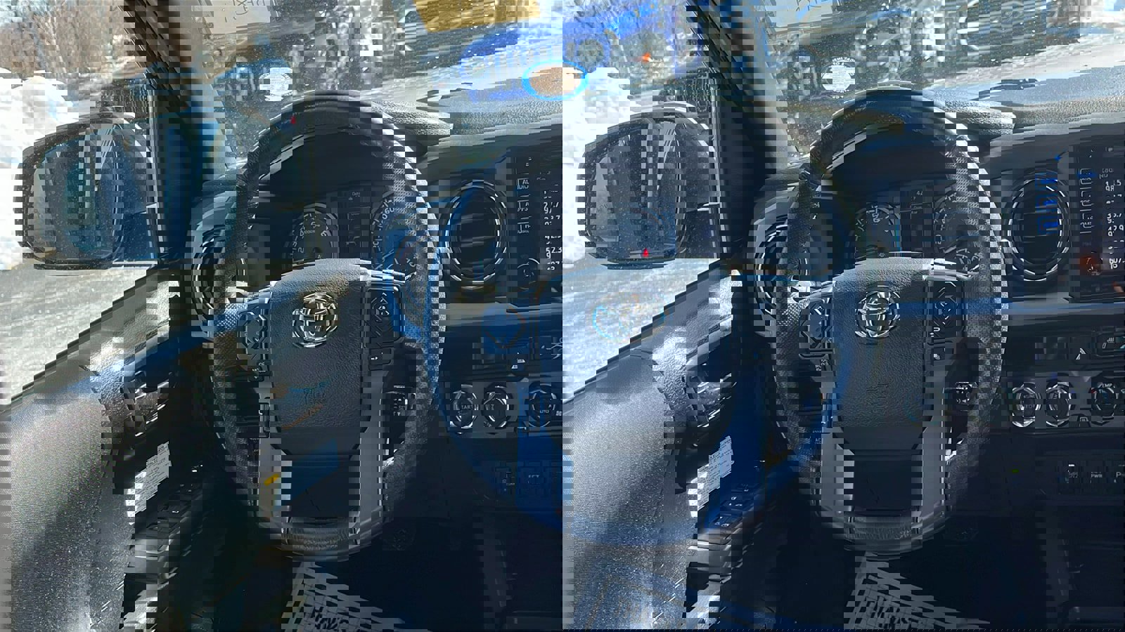 Used 2017 Toyota Tacoma TRD Off-Road image 21