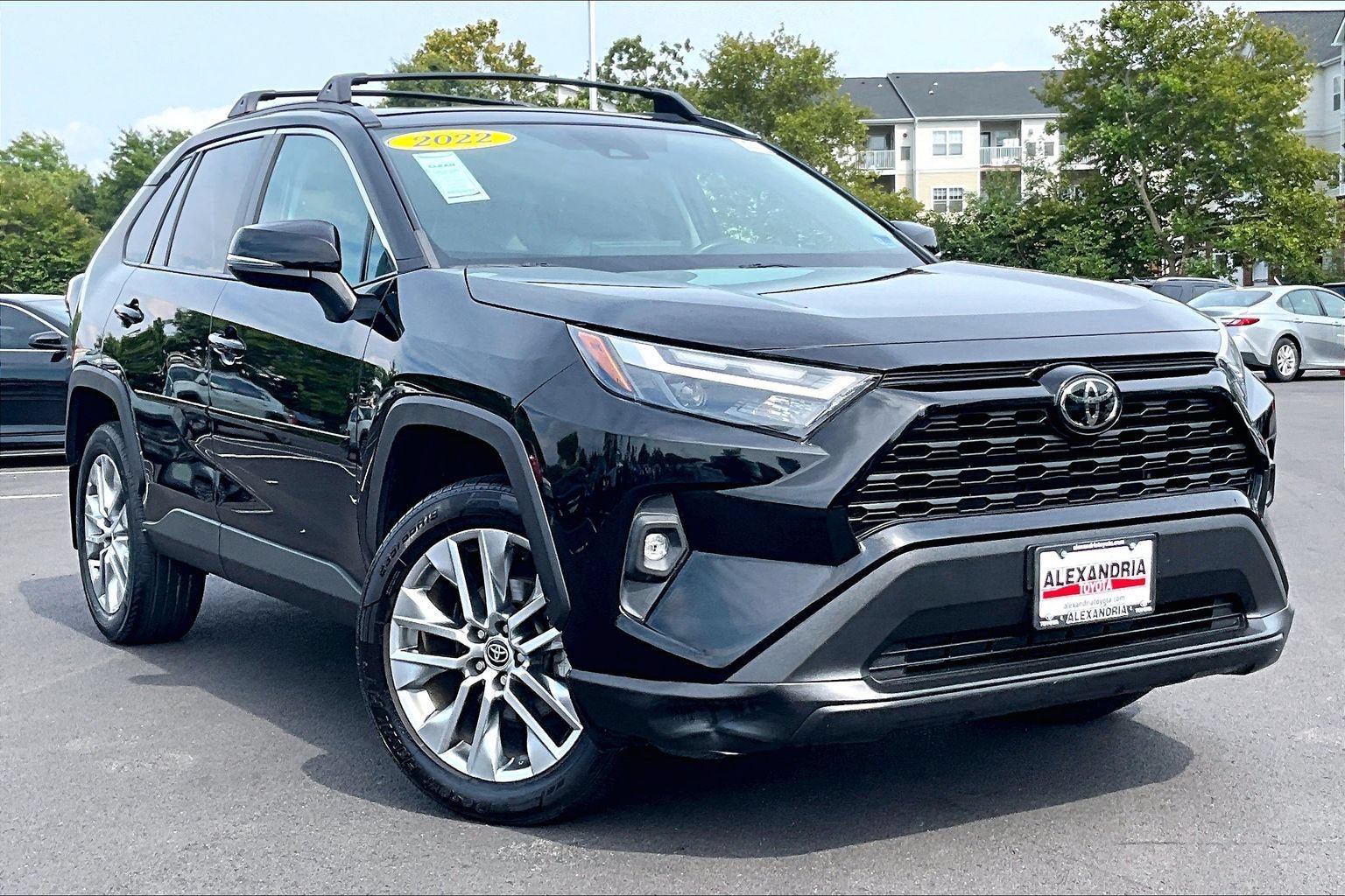 Used 2022 Toyota RAV4 XLE Premium FWD image 2