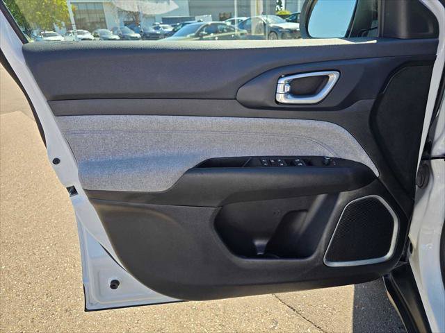 Used 2024 Jeep Compass Latitude AWD/4WD image 19