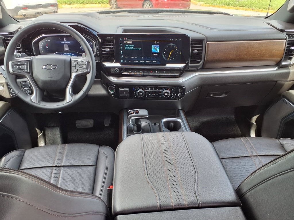 Used 2024 Chevrolet Silverado 1500 High Country w/ Technology Package AWD/4WD image 19