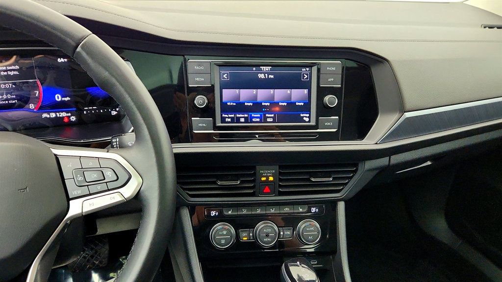 Used 2023 Volkswagen Jetta SE w/ Panoramic Sunroof Package FWD image 14