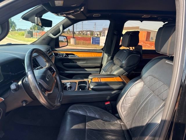 Used 2022 Jeep Grand Wagoneer Series III w/ Rear Seat Video Group 1 AWD/4WD image 11
