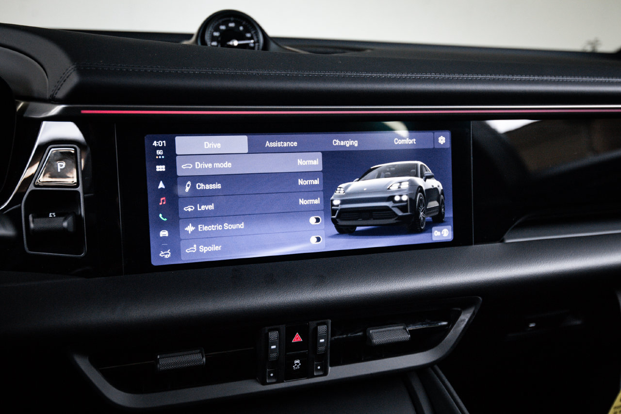 New 2026 Porsche Macan 4 Electric AWD/4WD image 18