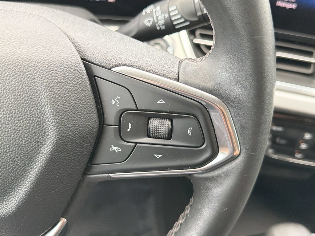 Used 2024 Chevrolet Trax LT w/ LT Convenience Package FWD image 10