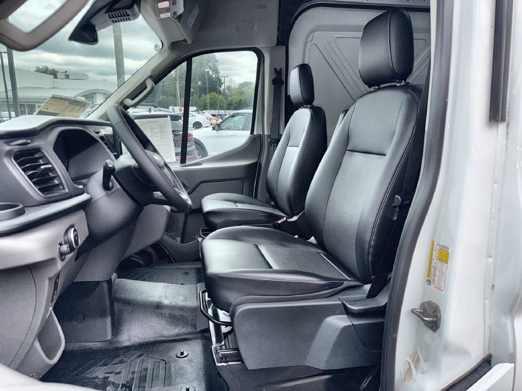 Used 2023 Ford E-Transit Medium Roof RWD image 13