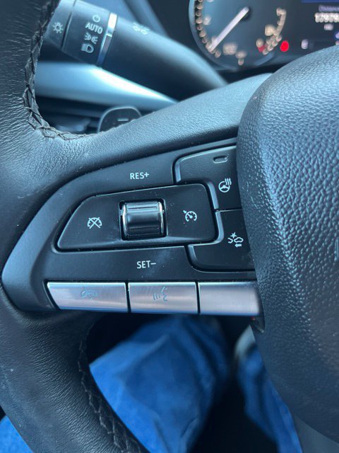 Used 2022 Cadillac XT4 Premium Luxury w/ Cold Weather Package FWD image 18