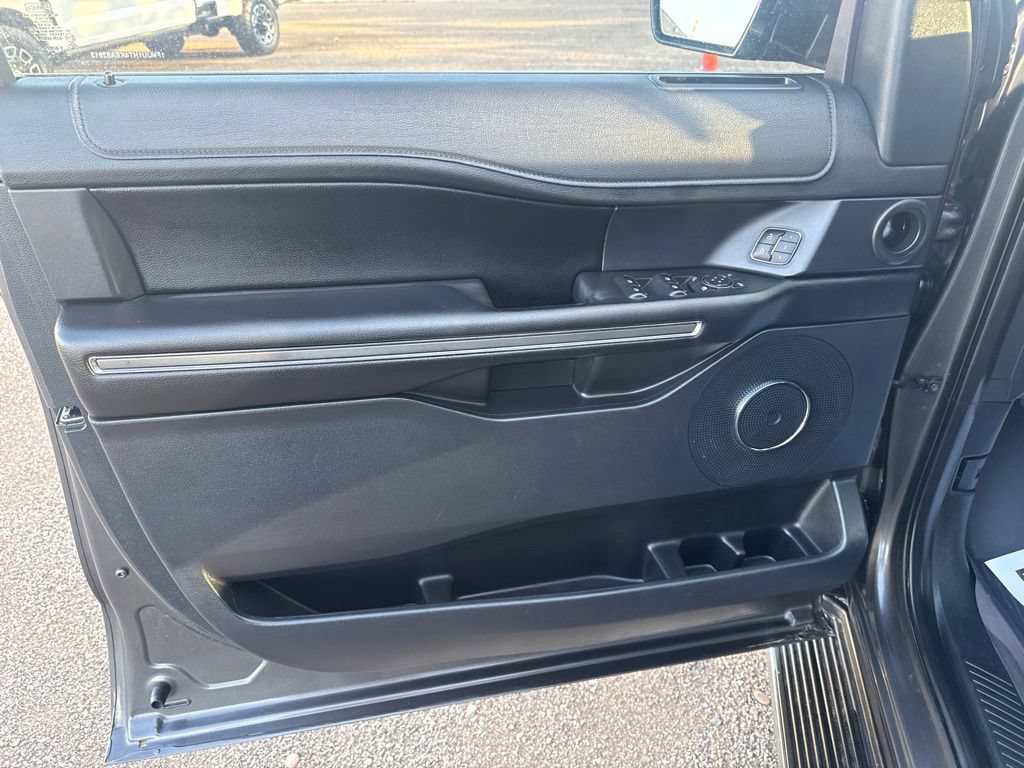 Used 2019 Ford Expedition XLT w/ Equipment Group 202A RWD image 11