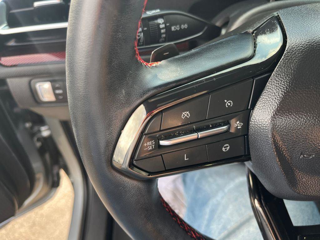 Used 2025 Chevrolet Traverse RS AWD/4WD image 11