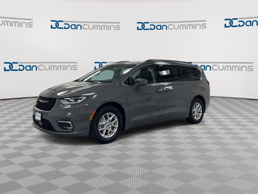 Used 2022 Chrysler Pacifica Touring-L image 4