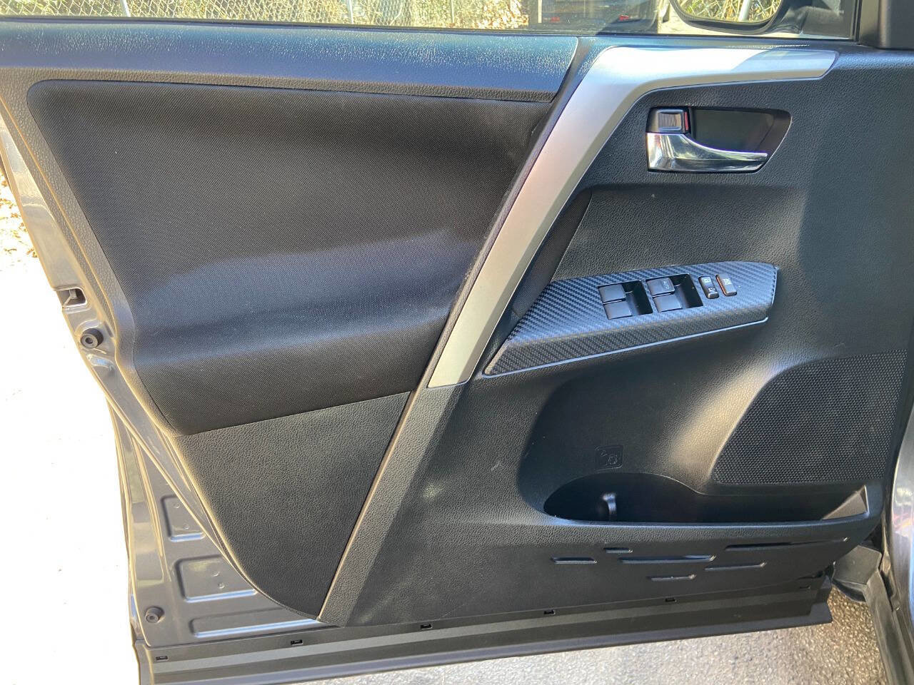 Used 2015 Toyota RAV4 XLE FWD image 20