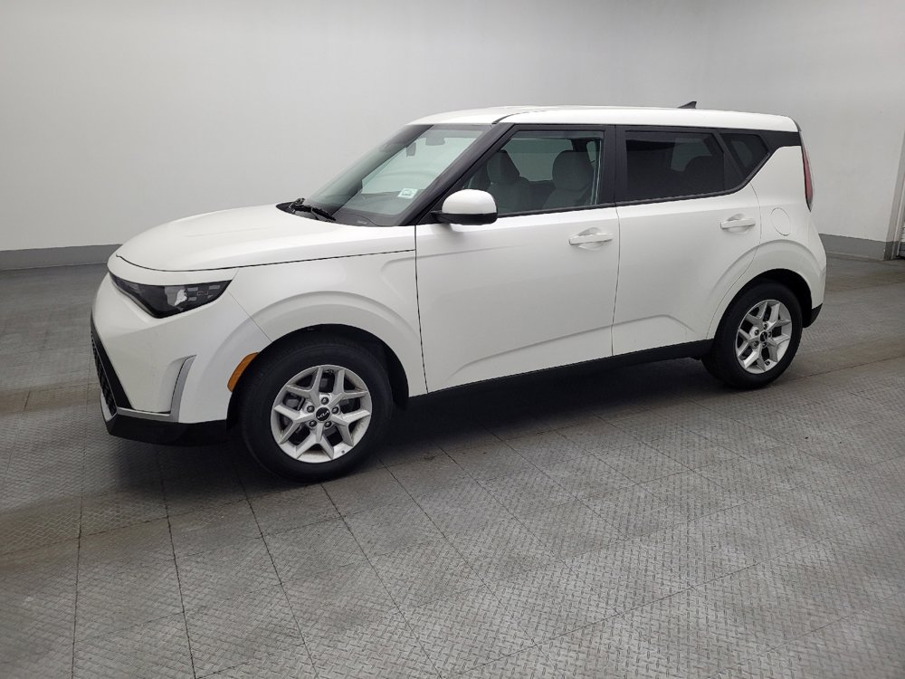 Used 2025 Kia Soul LX FWD image 2