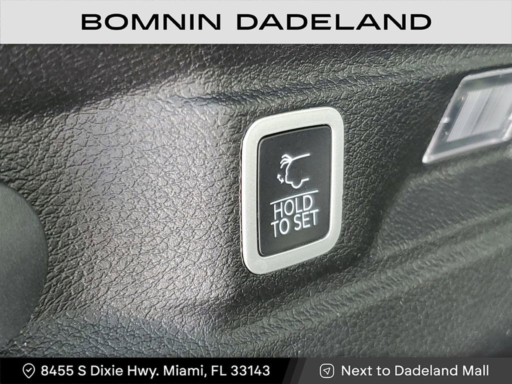 Used 2022 Jeep Grand Cherokee L Laredo w/ Luxury Tech Group I image 9