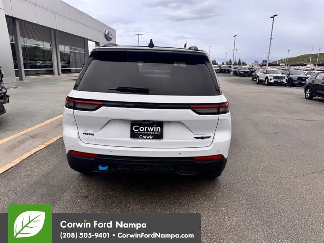 Used 2022 Jeep Grand Cherokee Trailhawk w/ Advanced Protech Group II AWD/4WD image 6