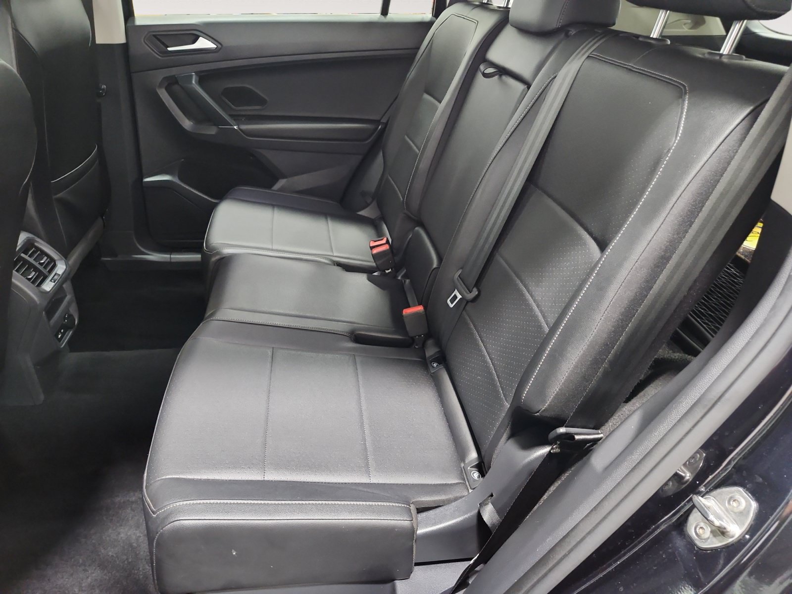 Used 2020 Volkswagen Tiguan SE w/ Panoramic Sunroof Package AWD/4WD image 13
