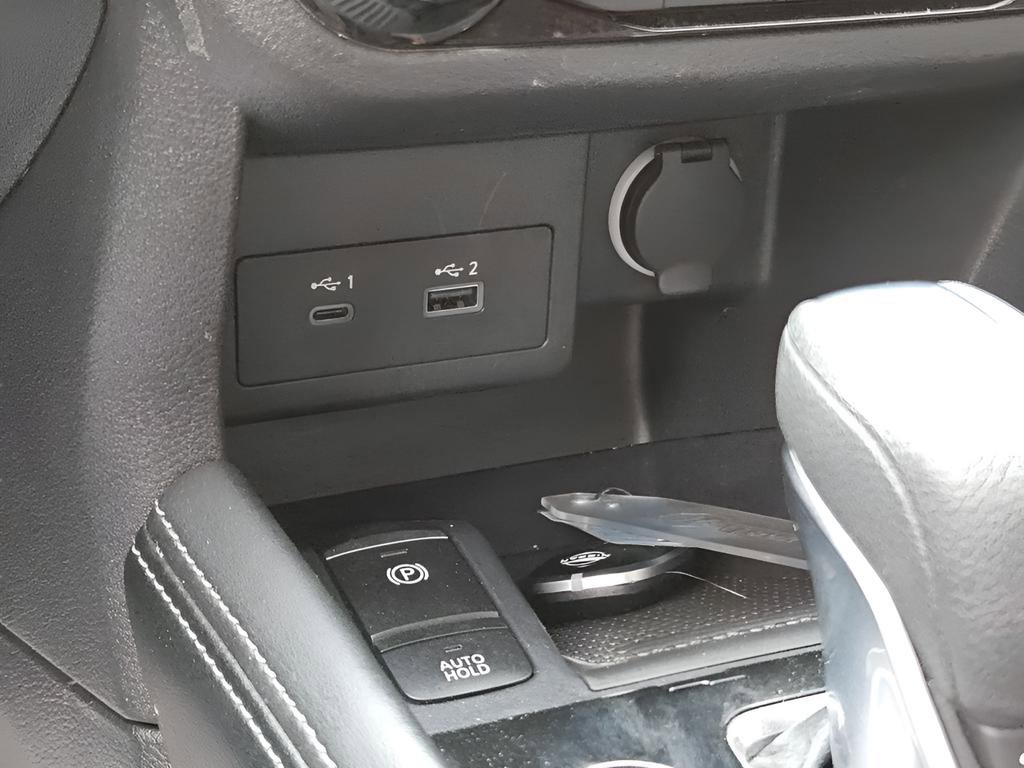 Used 2024 Nissan Kicks SR w/ SR Premium Package image 27