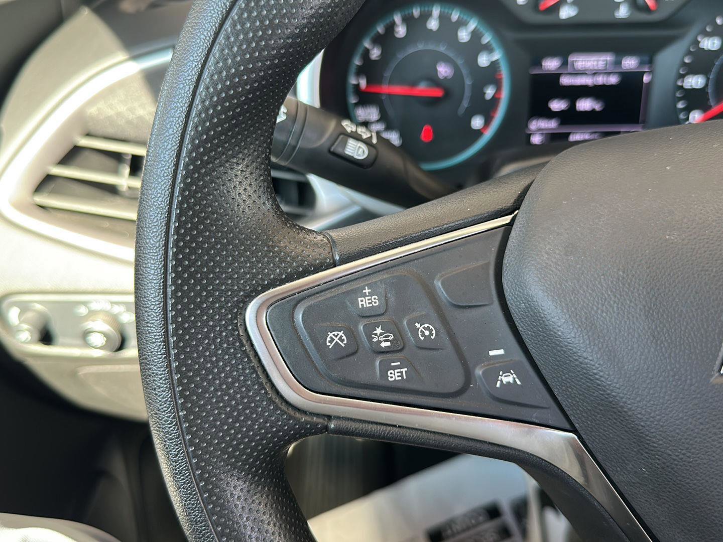 Used 2025 Chevrolet Malibu LT image 32