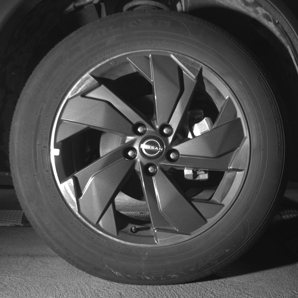 Used 2025 Nissan Rogue SV image 13