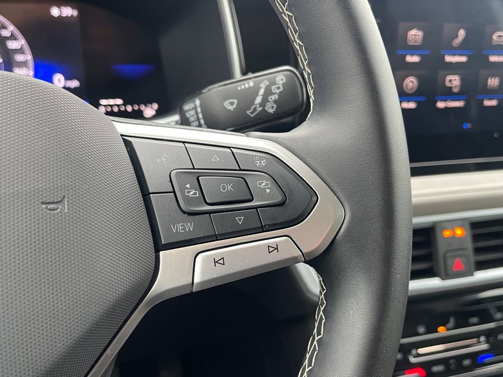 Used 2025 Volkswagen Taos SE AWD/4WD image 17