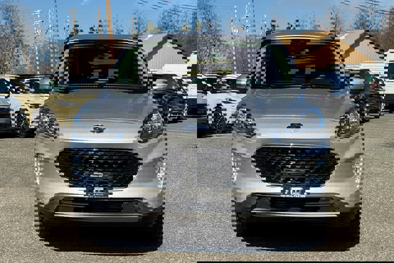 Used 2020 Ford Escape Titanium image 8