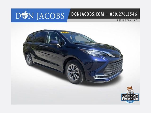 Used 2022 Toyota Sienna XLE w/ XLE Plus Package image 1