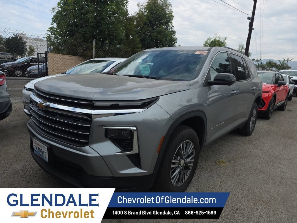 Used 2024 Chevrolet Traverse LT