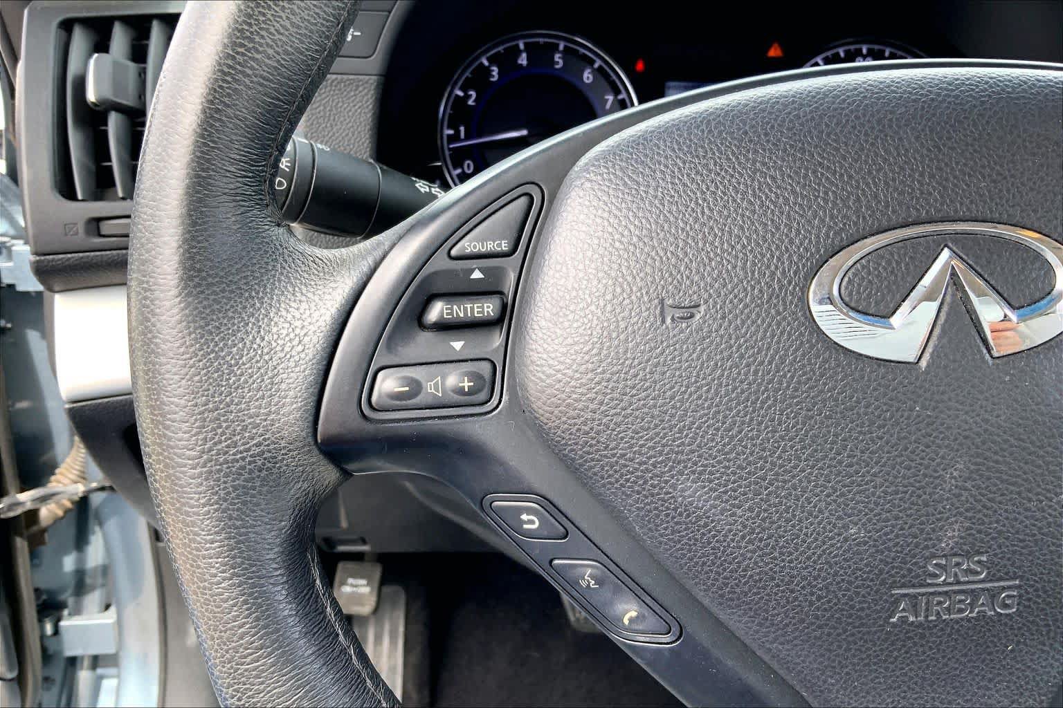 Used 2015 INFINITI Q60 Convertible w/ Premium Package RWD image 22