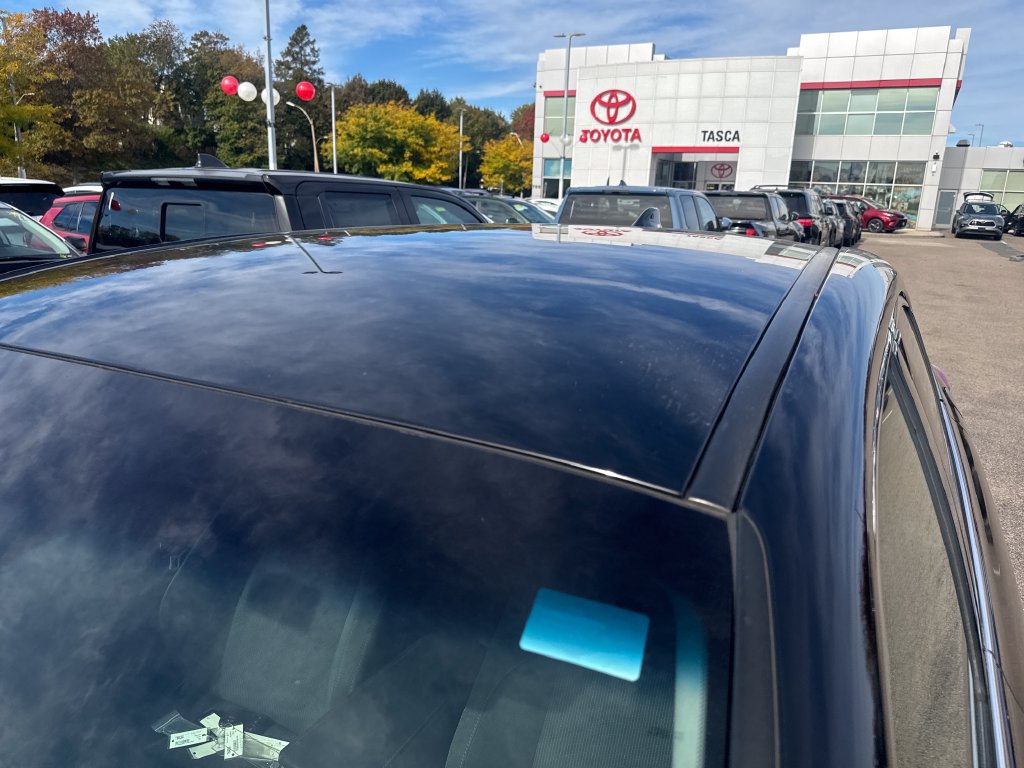 Used 2023 Toyota Venza LE AWD/4WD image 46