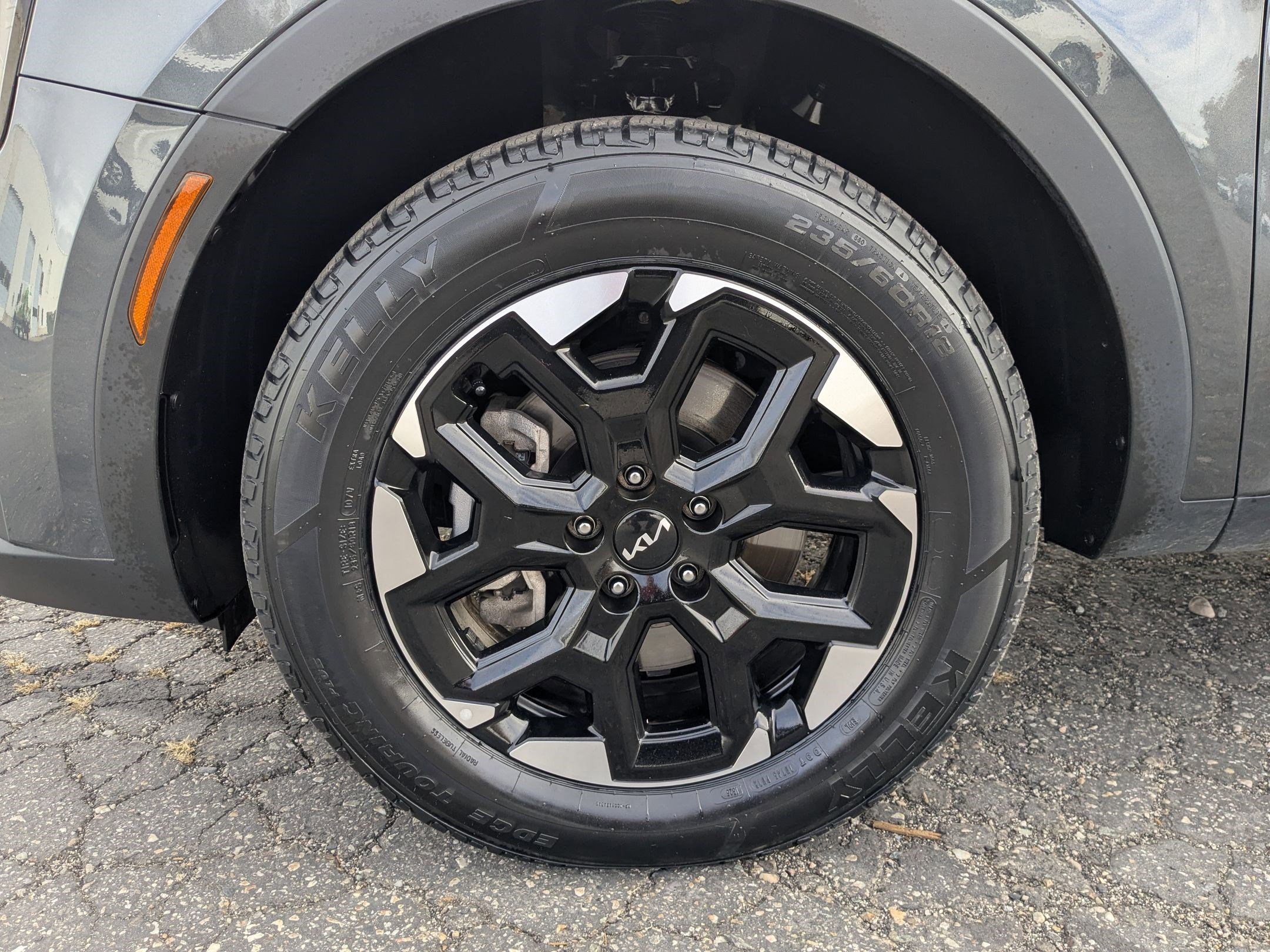 Used 2024 Kia Sorento S image 32