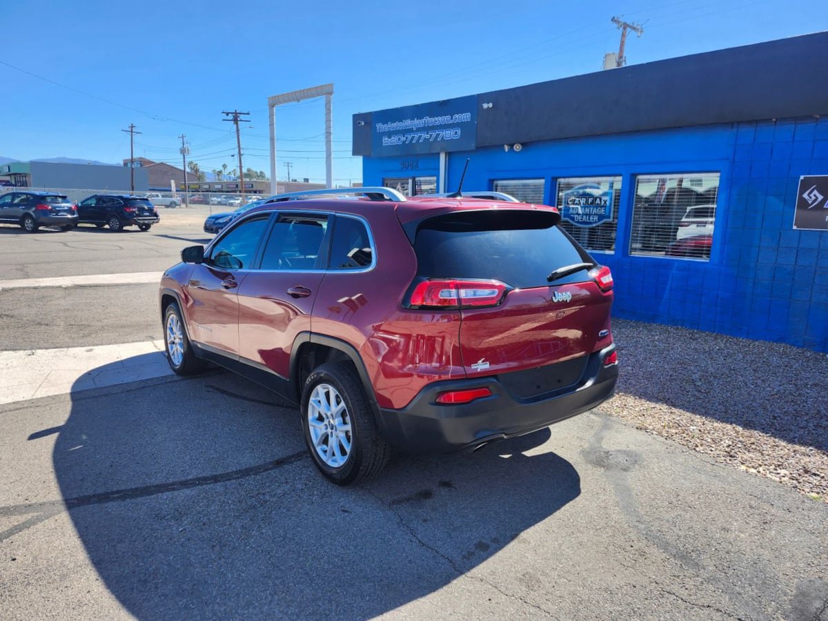 Used 2017 Jeep Cherokee Latitude image 5