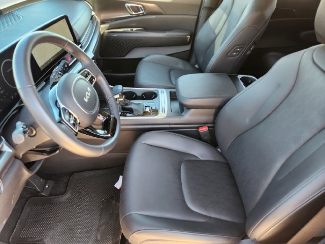 Certified 2026 Kia Carnival SX w/ SX Dark Edition Package FWD image 13