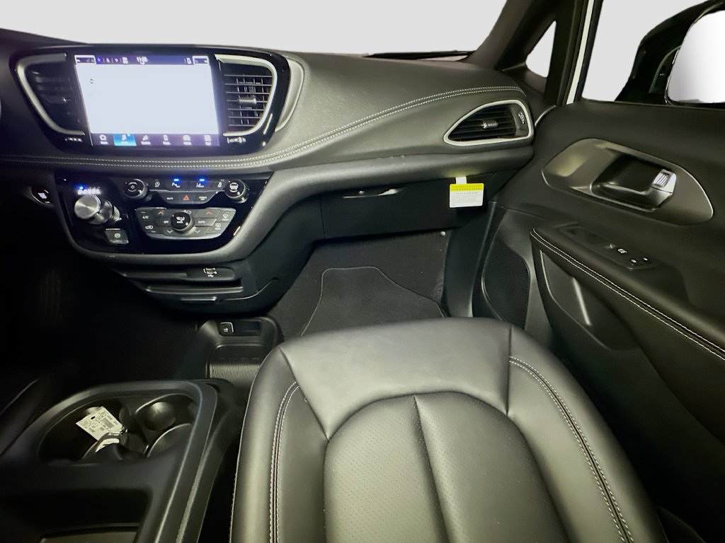 New 2026 Chrysler Pacifica Select FWD image 25