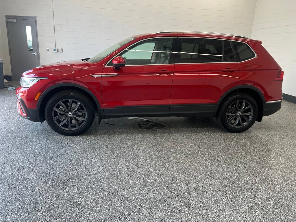 Certified 2024 Volkswagen Tiguan SE AWD/4WD image 2