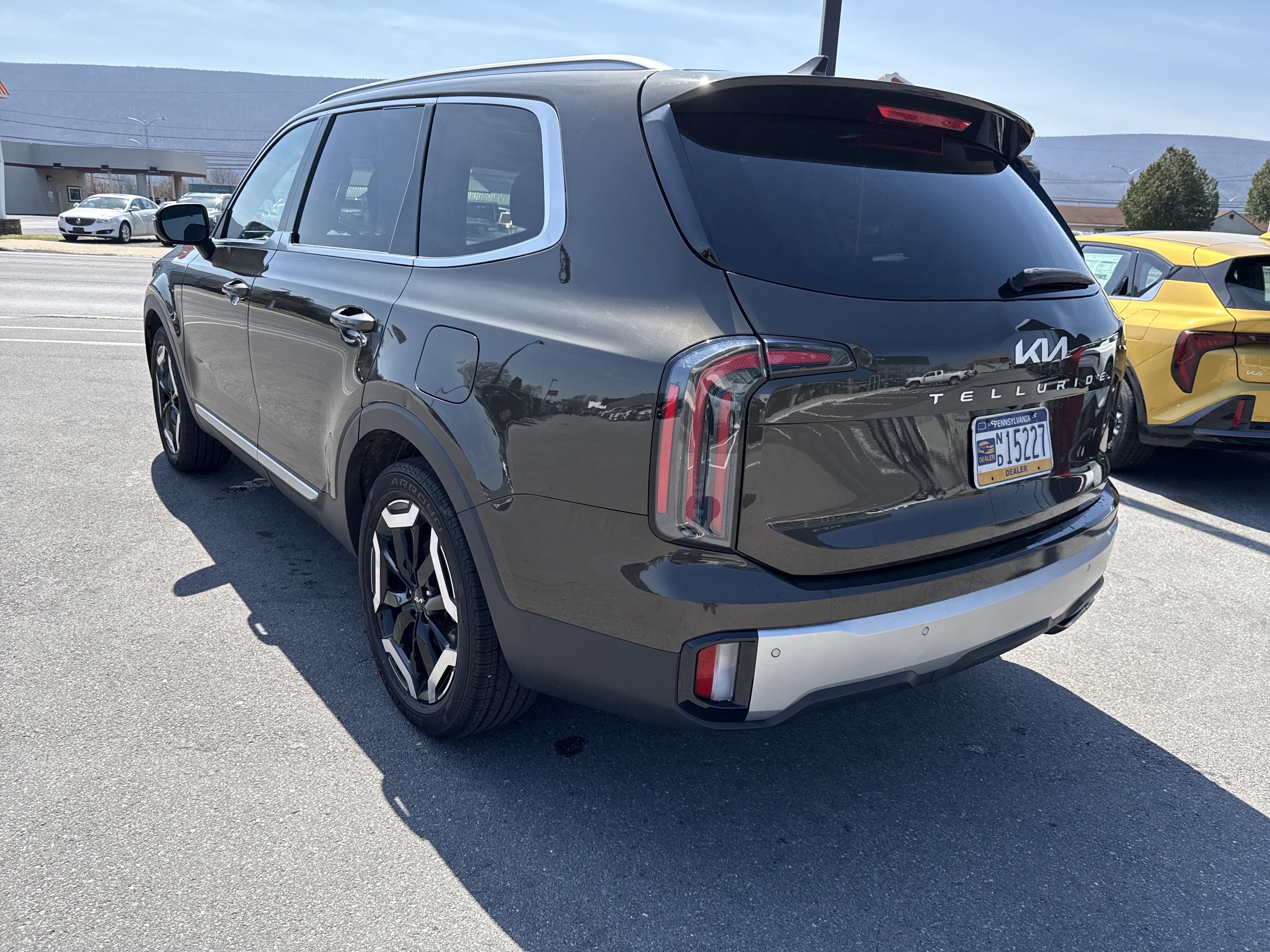 Used 2023 Kia Telluride EX image 8