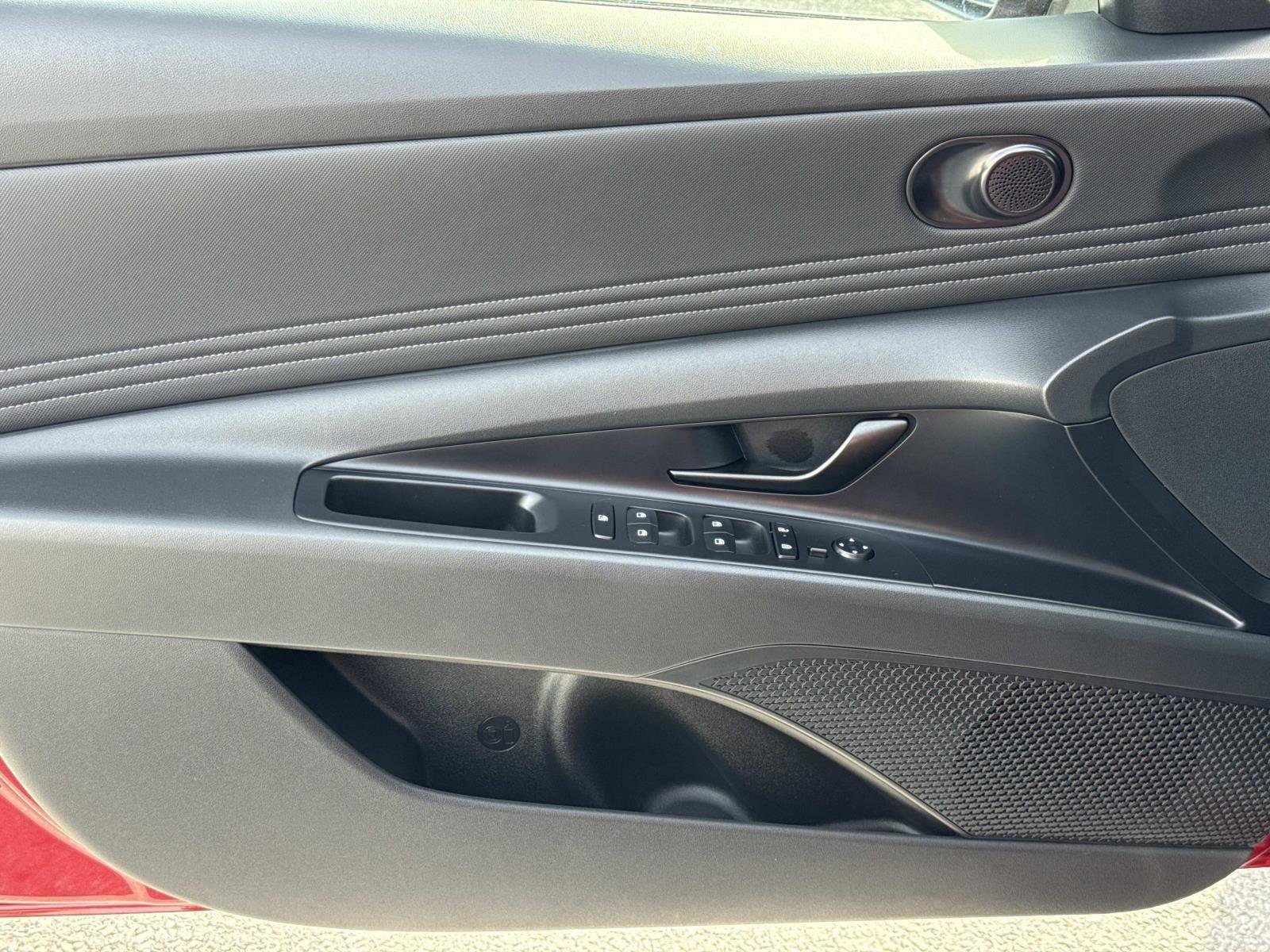 Used 2026 Hyundai Elantra Sport FWD image 8