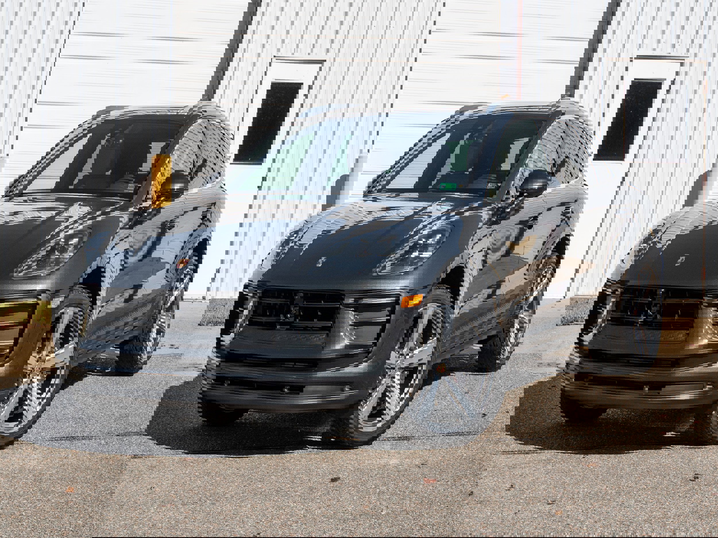 New 2026 Porsche Macan image 1